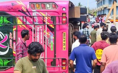 കണ്ണൂരില്‍നിന്ന് കാസര്‍കോടെക്ക് വന്ന സ്വകാര്യ ബസ് മറിഞ്ഞ്  10 പേര്‍ക്ക് പരിക്ക്