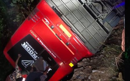 കോഴിക്കോട് ഫറോക്കില് ടൂറിസ്റ്റ് മറിഞ്ഞ് അപകടം. അപകടത്തില് ഒരാള് മരിച്ചു