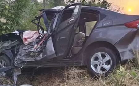 മകളെ വിമാനത്താവളത്തിൽ വിട്ട് തിരികെ വരുന്നതിനിടെ കാർ റോഡരികിലെ പരസ്യ ബോർഡിൽ ഇടിച്ചു മറിഞ്ഞ് പിതാവ് മരിച്ചു