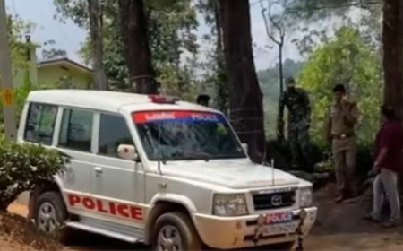 വ­​യ­​നാ­​ട്ടി​ല്‍ ക​മ്പ​മ​ല​യി​ല്‍ മാ­​വോ­​യി­​സ്­​റ്റു­​ക­​ളും ത​ണ്ട​ര്‍­​ബോ​ള്‍​ട്ടും ത​മ്മി​ല്‍ ഏ​റ്റു​മു­​ട്ട​ല്‍