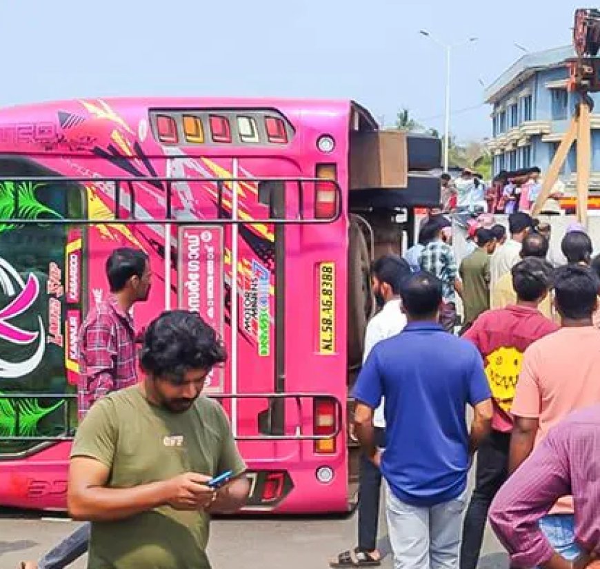 കണ്ണൂരില്‍നിന്ന് കാസര്‍കോടെക്ക് വന്ന സ്വകാര്യ ബസ് മറിഞ്ഞ്  10 പേര്‍ക്ക് പരിക്ക്