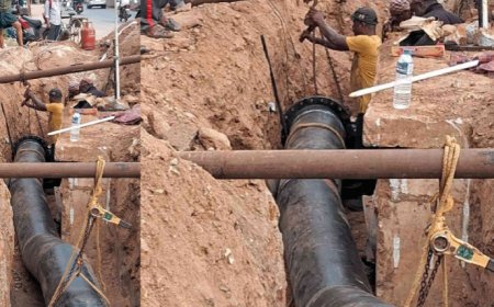 അ​രൂ​ർ ഗ്രാ​മ​പ​ഞ്ചാ​യ​ത്ത് ഓ​ഫീ​സി​ന് സ​മീ​പം ദേ​ശീ​യ​പാ​ത​ക്ക്​ കു​റു​കെ മെ​യി​ൻ പൈ​പ്പ് കൂ​റ്റ​ൻ ജ​ന​സം​ഭ​ര​ണി​യി​ലേ​ക്ക് എ​ത്തി​ക്കു​ന്ന​തി​നു​ള്ള നി​ർ​മ്മാ​ണ പ്ര​വ​ർ​ത്ത​ന​ങ്ങ​ൾ ആ​രം​ഭി​ച്ചു