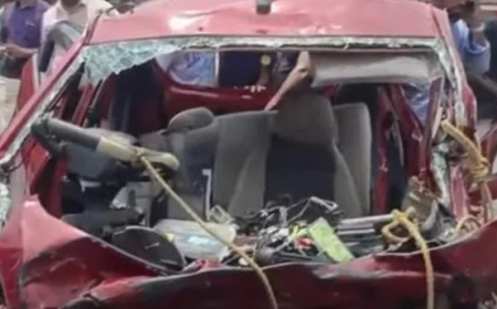 മഞ്ചേശ്വരം കുഞ്ചത്തൂരില് ആംബുലന്സും കാറും കൂട്ടിയിടിച്ച് അച്ഛനും രണ്ട് മക്കളും മരിച്ചു