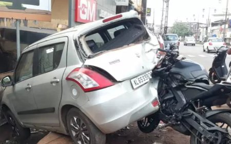 റോഡരികില്‍ നിര്‍ത്തിയിട്ട കാറിന് പിന്നിൽ ബൈക്കിടിച്ച് രണ്ട് മരണം