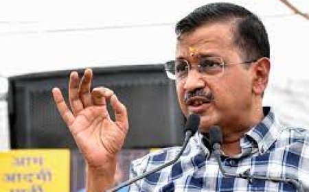 മോ­​ദി­​യു­​ടെ ഗാ­​ര­​ണ്ടി­​ക്ക് ബ­​ദ­​ലു­​മാ­​യി എ​എ​പി; പ­​ത്ത് വാ­​ഗ്­​ദാ­​ന­​ങ്ങ​ള്‍ പ്ര­​ഖ്യാ­​പി­​ച്ച് കേ­​ജ­​രി­​വാ​ള്‍