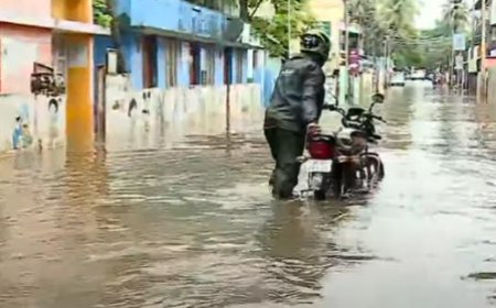 തോരാമഴ; തിരുവനന്തപുരത്തും കൊച്ചിയിലും വെള്ളക്കെട്ട്
