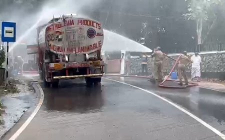 കോട്ടയത്ത് ഓടിക്കൊണ്ടിരിക്കുന്ന ടാങ്കർ ലോറിക്ക് തീപിടിച്ചു