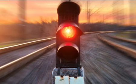 നിലമ്പൂർ–ഷൊർണൂർ പാസഞ്ചറിൽ യാത്രക്കിടെ യുവ വനിത ഡോക്ടർക്ക് പാമ്പ് കടിയേറ്റു