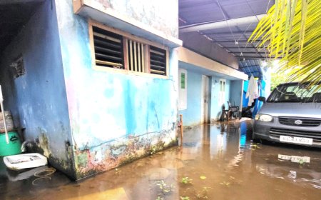 ക​ന​ത്ത​ മ​ഴ​യി​ൽ ദു​രി​തം പെ​യ്തി​റ​ങ്ങി; ആ​ല​പ്പു​ഴ ജി​ല്ല​യി​ൽ 50 ദു​രി​താ​ശ്വാ​സ ക്യാ​മ്പു​ക​ൾ തു​റ​ന്നു