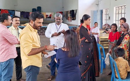 ദുരിതാശ്വാസ ക്യാമ്പുകൾ ജില്ലാ കളക്ടർ സന്ദർശിച്ചു