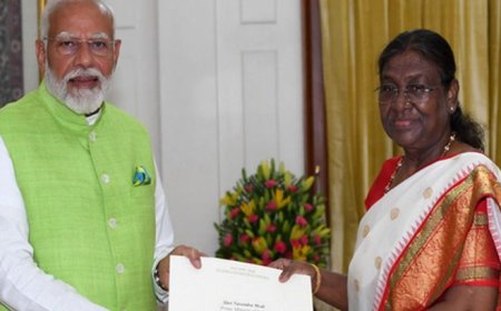 പ്രധാനമന്ത്രി നരേന്ദ്ര മോദി രാഷ്ട്രപതിക്ക് രാജിക്കത്ത് നല്‍കി