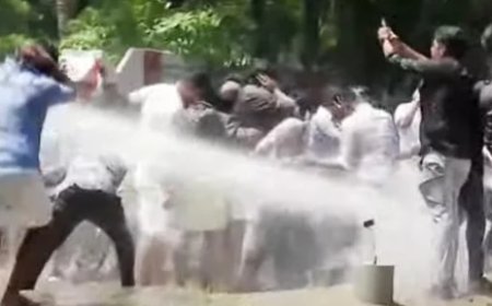 യൂ​ത്ത് കോ​ണ്‍​ഗ്ര​സി​ന്‍റെ നി​യ​മ​സ​ഭാ മാ​ര്‍​ച്ചി​ല്‍ സം​ഘ​ര്‍​ഷം