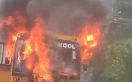 ചെങ്ങന്നൂരില്‍ വിദ്യാർഥികളുമായി പോയ സ്‌കൂള്‍ ബസിന് തീപ്പിടിച്ചു; കുട്ടികള്‍ എല്ലാവരും സുരക്ഷിതര്‍
