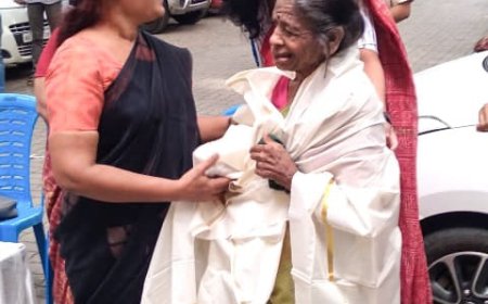 വയോധികയ്ക്ക് ആദരം.