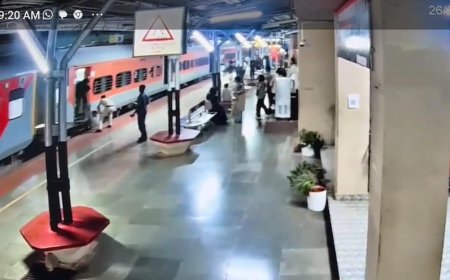 റെയിൽവേ യാത്രക്കാരൻ്റെ ജീവൻ രക്ഷിച്ച് നാടിന് അഭിമാനമായി റെയിൽവേ പോലീസുകാർ