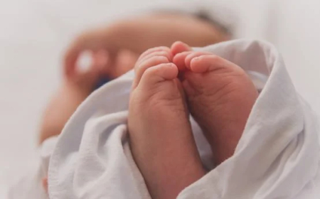 മുലപ്പാൽ തൊണ്ടയിൽ കുടുങ്ങി പിഞ്ചുകുഞ്ഞ് മരിച്ചു