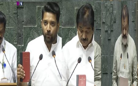 കേ​ര​ള​ത്തി​ൽ ​നി​ന്നു​ള്ള 17 എം​പി​മാ​ർ സ​ത്യ​പ്ര​തി​ജ്ഞ​ ചെ​യ്തു