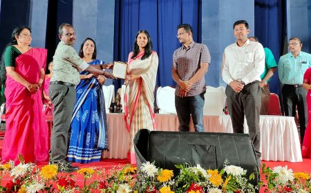 തെരഞ്ഞെടുപ്പ് ഉദ്യോഗസ്ഥരെ അനുമോദിച്ചു