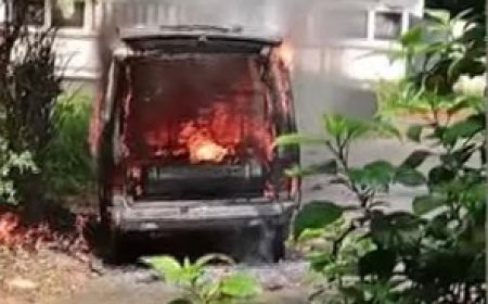 തൃശ്ശൂരിൽ ഓടിക്കൊണ്ടിരുന്ന ഒമ്‌നി വാൻ കത്തി നശിച്ചു