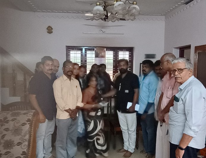 ഫേസ് അക്ഷയ കെയർ കുടുംബസഹായ നിധി, 5 ലക്ഷം രൂപ കൈമാറി