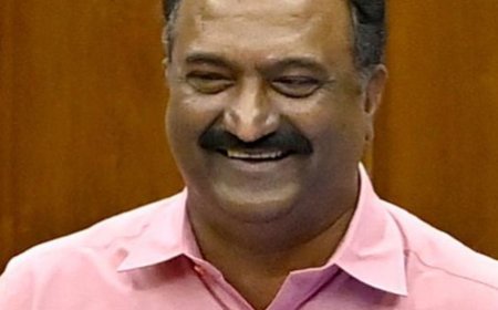 കെഎസ്ആര്ടിസിയ്ക്ക് സര്ക്കാര് സഹായമായി 30 കോടി രൂപ കൂടി അനുവദിച്ചു;ശമ്പളവും പെൻഷനും മുടങ്ങുന്ന സാഹചര്യവും ഒഴിവാകും