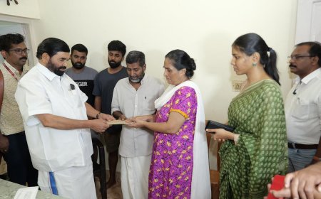 കുവൈത്ത് ദുരന്തത്തിൽ മരിച്ചവരുടെ ആശ്രിതർക്ക് ധനസഹായം കൈമാറി  - മന്ത്രി വി.എൻ. വാസവൻ വീടുകളിലെത്തി ധനസഹായം കൈമാറി