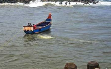 മുതലപ്പൊഴിയിൽ വീണ്ടും വള്ളം മറിഞ്ഞ് അപകടം