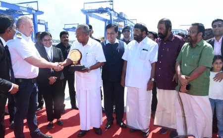 വിഴിഞ്ഞം തുറമുഖത്തിന്റെ ട്രയൽ റൺ  മുഖ്യമന്ത്രി പിണറായി വിജയൻ  ഉദ്ഘാടനം ചെയ്തു