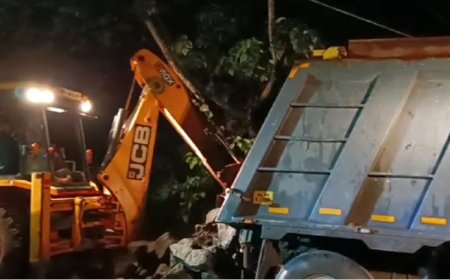 തൃശൂർ – ഷൊർണൂർ സംസ്ഥാന പാതയിൽ ടോറസ് ലോറി കുടുങ്ങി