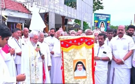 വി .അൽഫോൻസാമ്മ നമ്മുടെ ഭക്തിയുടെ പൂർത്തീകരണം : മാർ ജോസഫ്  കല്ലറങ്ങാട്ട്   10 ദിവസം നീണ്ടു നിൽക്കുന്ന വിശുദ്ധ അൽഫോൻസാമ്മ തീർത്ഥാടനത്തിന്റെ തിരുന്നാൾ കോടി ഉയർന്നു