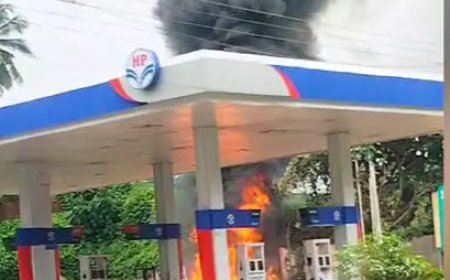 തൃശൂർ മുള്ളൂർക്കരയിൽ പെട്രോൾ പമ്പിൽ തീപ്പിടിത്തം