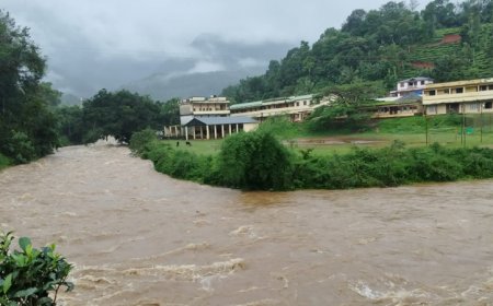 വയനാട്ടില്‍ ഒറ്റപ്പെട്ട മേഖലകളില്‍ ശക്തമായ മഴ: സ്‌കൂളുകള്‍ക്ക് അവധി