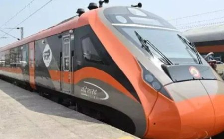 കേ​ര​ള​ത്തി​ന്‍റെ മൂ​ന്നാം വ​ന്ദേ​ഭാ​ര​ത് യാ​ത്ര ആ​രം​ഭി​ച്ചു