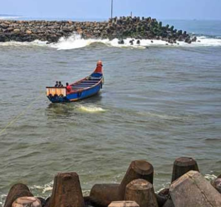 മു​ത​ല​പ്പൊ​ഴി​യി​ൽ വീ​ണ്ടും വ​ള്ളം മ​റി​ഞ്ഞ് അ​പ​ക​ടം