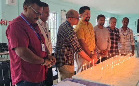 വയനാട് ഉരുൾപൊട്ടലിൽ മരിച്ചവർക്കായി സ്നേഹദീപം തെളിയിച്ച് എരുമേലി സാമൂഹികാരോഗ്യ കേന്ദ്രം,അഞ്ച് ദിവസത്തെ വേതനവും ദുരിതാശ്വാസത്തിന്