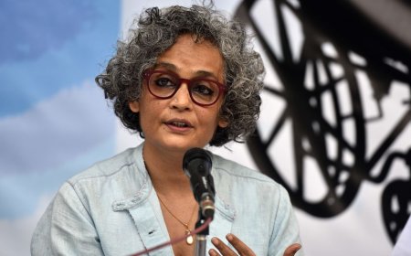 2024-ലെ 'ഡിസ്റ്റര്‍ബിങ് ദ പീസ്' അവാര്‍ഡ് അരുന്ധതിറോയിക്ക്