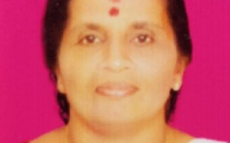 കാർ നിയന്ത്രണം തെറ്റി ഓട്ടോടാക്സിയിൽ ഇടിച്ച് വീട്ടമ്മ മരിച്ചു