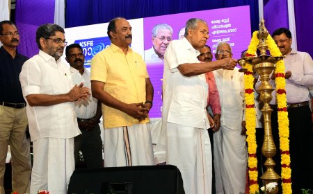 25,000 ലധികം ഖാദി ഉത്പന്നങ്ങൾ കെ.എസ്.എഫ്.ഇ സമ്മാനമായി നൽകുന്നത് മാതൃകാപരം: മുഖ്യമന്ത്രി
