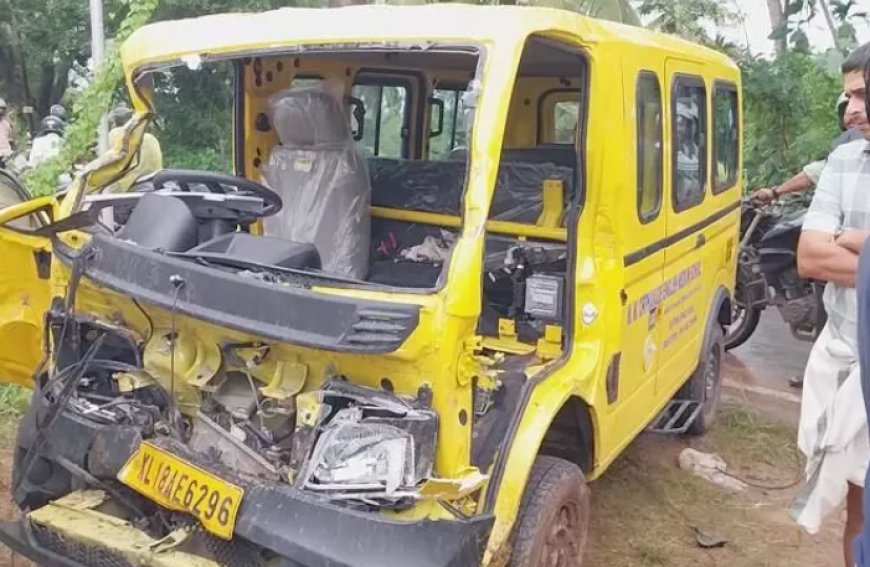 വടകര എടച്ചേരിയിൽ സ്വകാര്യ ബസ് സ്കൂൾ വാഹനത്തിലിടിച്ച് വിദ്യാർഥികൾക്കും ഡ്രൈവർക്കും പരിക്ക്