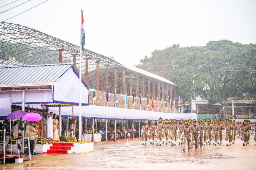 ഒരുമയും ഐക്യവും ഊട്ടിയുറപ്പിച്ച് നവകേരള നിർമ്മിതിയിൽ മുന്നേറാനാവണം: മുഖ്യമന്ത്രി