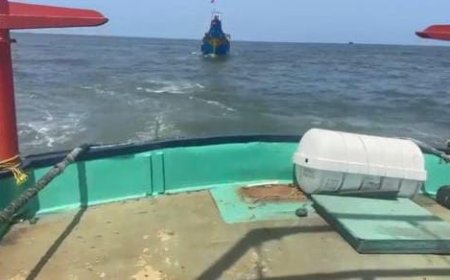 യന്ത്രത്തകരാര്‍; കടലില്‍ കുടുങ്ങിയ 45 മത്സ്യതൊഴിലാളികളെ രക്ഷപ്പെടുത്തി