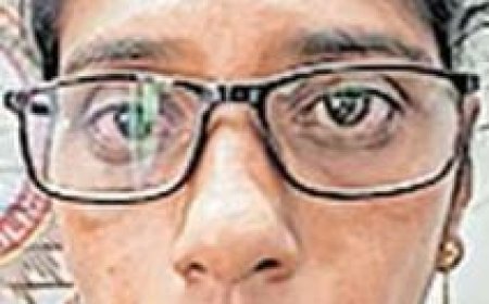 ടിക്കറ്റ് പരിശോധകയെന്ന വ്യാജേന ട്രെയിനിൽ കണ്ടെത്തിയ യുവതി പിടിയിൽ