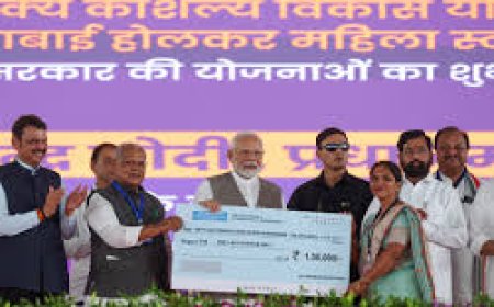 “രാജ്യത്തുടനീളം ഗവണ്മെന്റ് 7 പിഎം മിത്ര പാർക്കുകൾ സ്ഥാപിക്കും. ‘കൃഷിയിടത്തിൽ നിന്നു നൂലിഴയിലേക്ക്, നൂലിഴയിൽനിന്നു വസ്ത്രത്തിലേക്ക്, വസ്ത്രത്തിൽനിന്നു ഫാഷനിലേക്ക്, ഫാഷനിൽനിന്നു വിദേശത്തേക്ക്’ എന്നതാണു ഞങ്ങളുടെ കാഴ്ചപ്പാട്”:പ്രധാനമന്ത്രി നരേന്ദ്ര മോദി