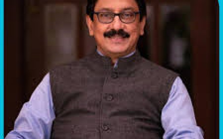 മു​ൻ ചീ​ഫ് സെ​ക്ര​ട്ട​റി വി.​വേ​ണു കൊ​ച്ചി ബി​നാ​ലെ ഫൗ​ണ്ടേ​ഷ​ൻ അ​ധ്യ​ക്ഷ​നാ​വും