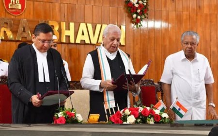 കേരള ഹെെക്കോടതി ചീഫ് ജസ്റ്റിസായി നിതിൻ മധുകർ ജാംദാർ  സത്യപ്രതിജ്ഞ ചെയ്തു