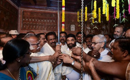 പത്മനാഭപുരം കൊട്ടാരത്തിൽ ഉടവാൾ കൈമാറി; നവരാത്രി എഴുന്നള്ളത്തിന് ഭക്തിനിർഭര തുടക്കം