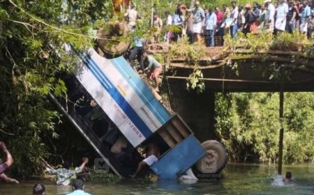 തിരുവമ്പാടിയിൽ കെഎസ്ആര്ടിസി ബസ് നിയന്ത്രണംവിട്ട് പുഴയിലേക്ക് മറിഞ്ഞ് രണ്ടു മരണം.