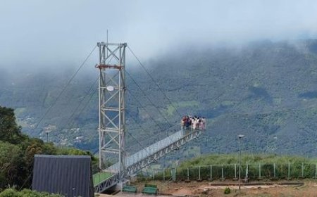 വാഗമണ്ണിൽ ഇനി ചില്ലുപാലത്തിൽ കാഴ്ച കാണാം ...ഗ്ലാസ്‌ ബ്രിഡ്ജിന്റെ പ്രവര്‍ത്തനം  പുനരാരംഭിച്ചു.