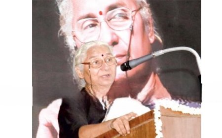 അ​വ​കാ​ശ​ങ്ങ​ള്‍ സം​ര​ക്ഷി​ച്ചുകി​ട്ടാ​ന്‍ ഒ​ന്നി​ച്ച് നി​ല്‍ക്ക​ണ​ം: മേധാ പട്കർ