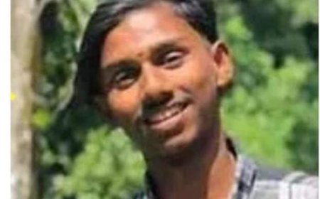 വിഴിക്കിത്തോട്ടിൽ ബൈക്കും ബസ്സും കൂട്ടിയിടിച്ച് ബൈക്ക് യാത്രികൻ ബസ് കയറിയിറങ്ങി  മരണപ്പെട്ടു